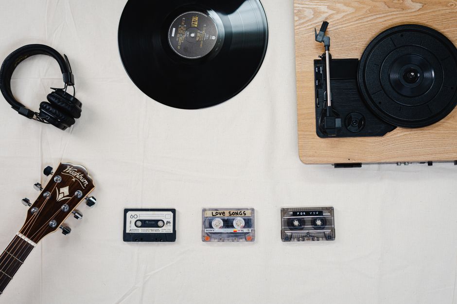 pexels-3944104 turntable headphones cassette tapes listening corner lifestyle