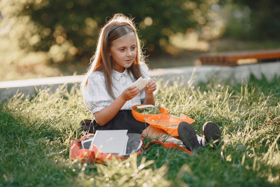 healthy lunch outdoors sunlight walk vitamin d lifestyle
