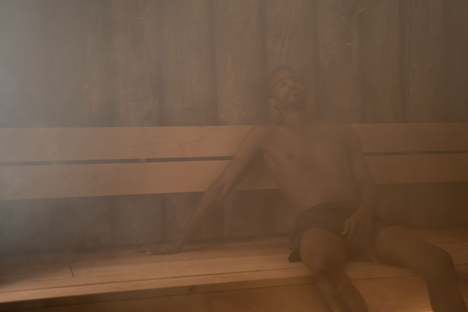person using sauna then cold plunge contrast therapy wellness recovery